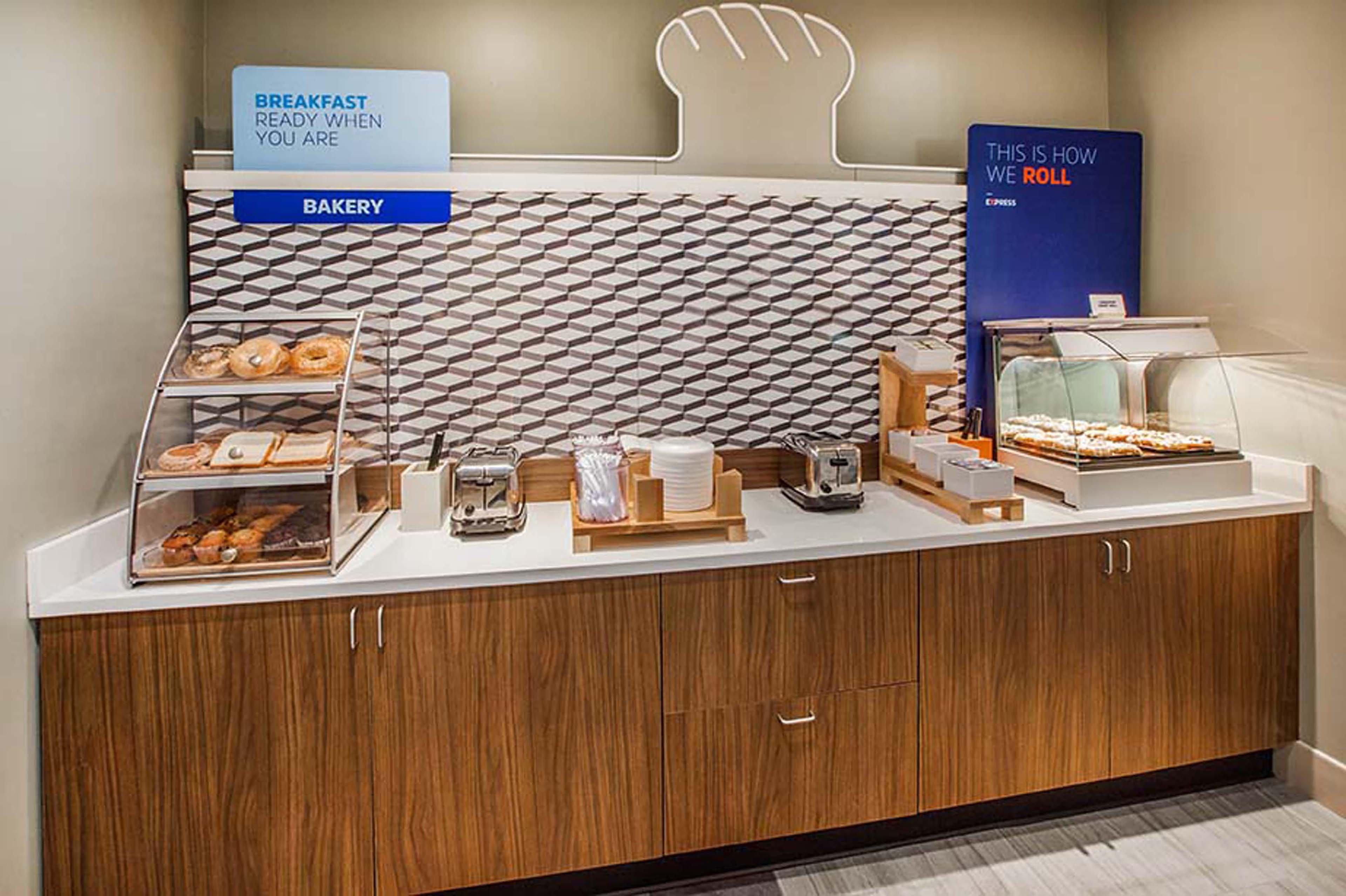 Express & Inverness By Ihg Hotel 2*