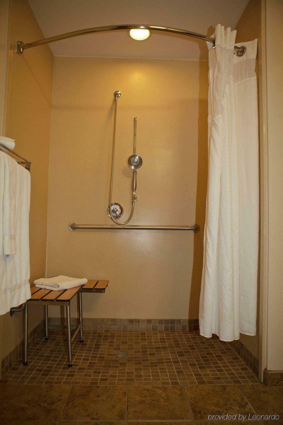 Express & Inverness By Ihg Hotel 2*